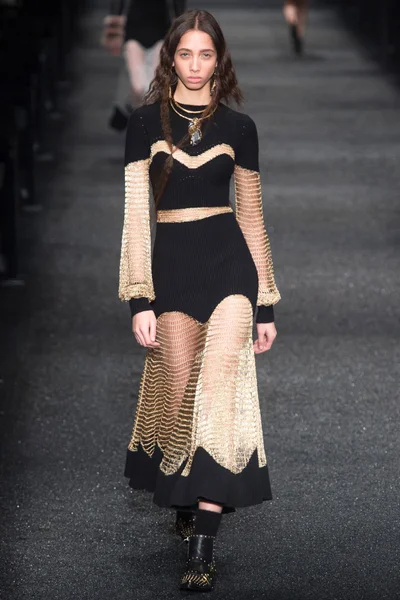 Look 25